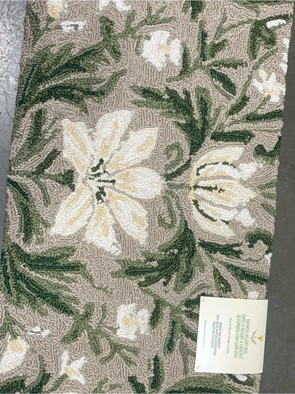 Spring Hooked Accent Rug, 22” x 38” NEW WITH TAGS